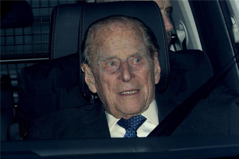 Prinz Philip gibt mit 97 freiwillig den Führerschein ab Wenn Prinz Philip künftig in einem Auto fährt, dann nur noch als Beifahrer.