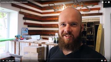 „Wenn sich 20 Leute daneben benehmen ist das kein Grund, ein ganzes Volk dafür zu verurteilen“: Der Blogger und Windsurfer Dorian Cieloch alias Kite Buddy in seinem Internet-Video auf YouTube.