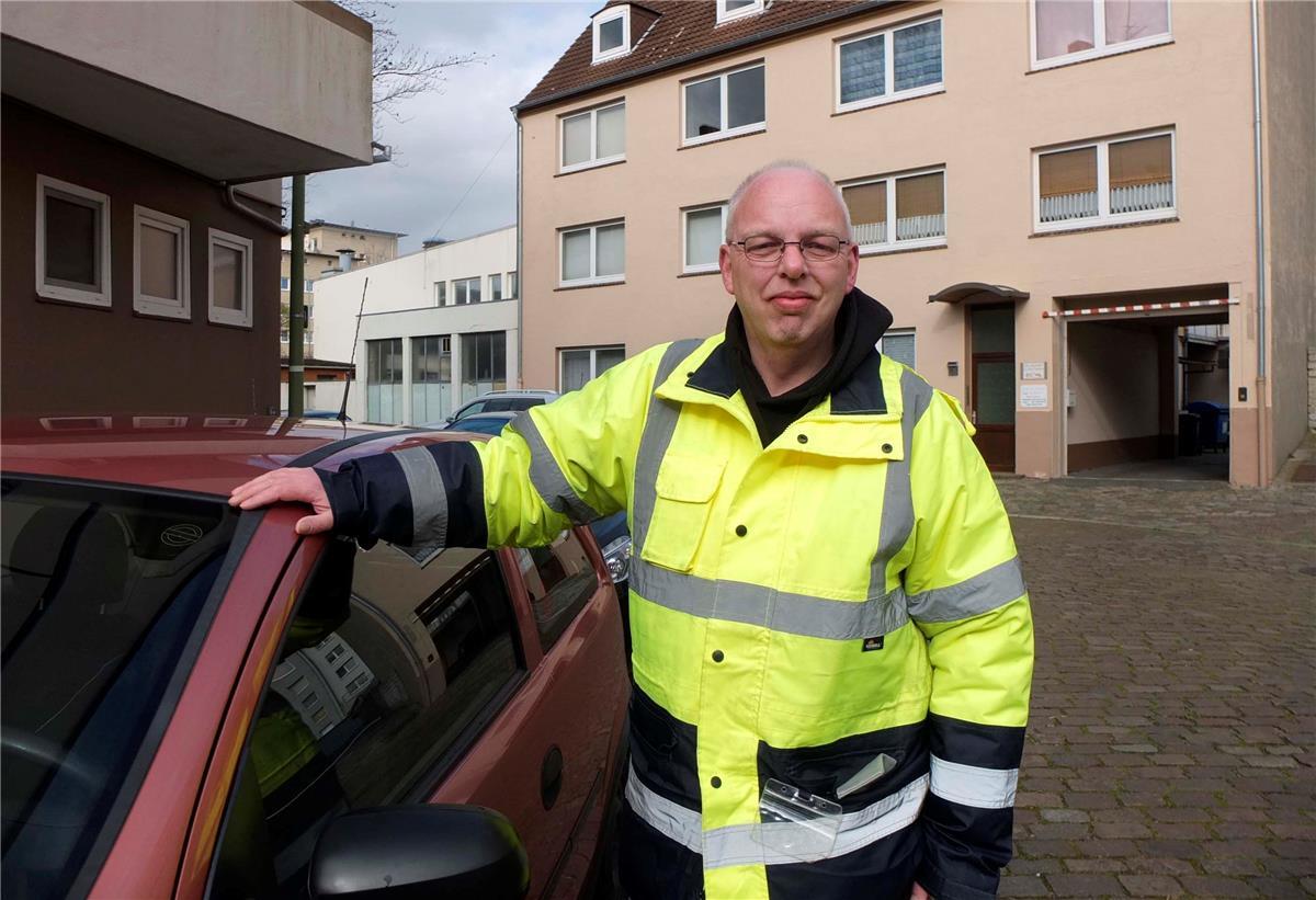 Warum dieser Mann freiwillig am Klinikum Reinkenheide aushilft Wenn sich das Coronavirus in Bremerhaven ausbreitet, steht Ralf Schnedler zur Stelle.
