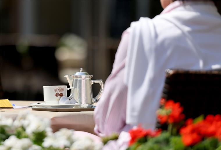 Bremerhaven: Höhere Gebühren für einige Gastronomen und Schausteller Wer als Bremerhavener Gastronom Tische und Stühle auf öffentliche Flächen stellt, muss künftig höhrere Gebühren zahlen.
