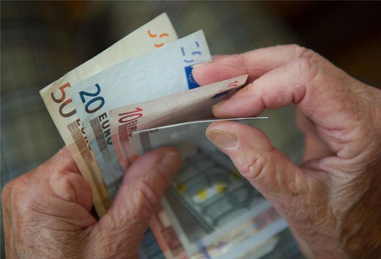 Rentenerhöhung und Steuer? Was Ruheständler jetzt wissen müssen Wer als Rentner über dem Freibetrag liegt, muss eine Steuererklärung abgeben.
