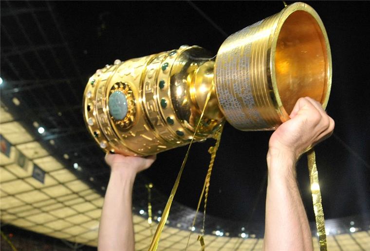Wer darf in diesem Jahr den DFB-Pokal in die Höhe strecken?