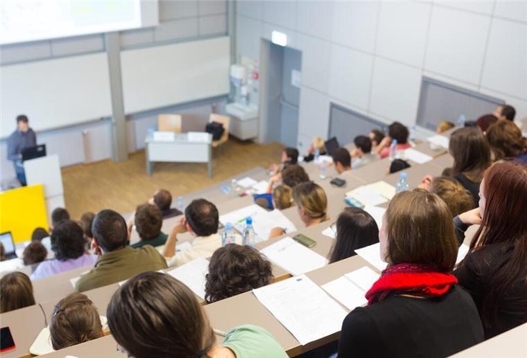 Die Messe für Ausbildung und Studium in der Stadthalle Bremerhaven Blick in einen Hörsaal.