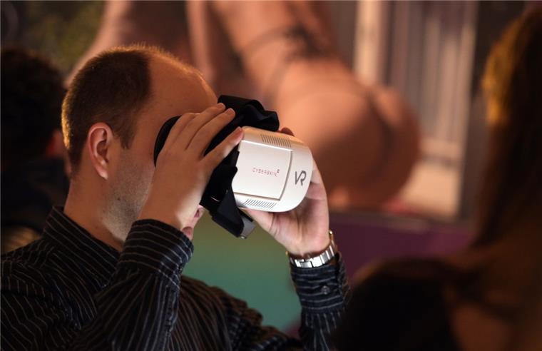 Heißer Trend: Ersetzen virtuelle Pornos bald echten Sex? Virtuelle Pornos