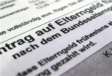 Wer Elterngeld beantragen will, muss reichlich Papierkram bewältigen. Dass es auch digital geht, hat nun der Jugendhilfeausschuss demonstriert bekommen.