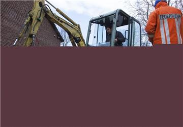 Wer fleißige Handwerker sehen will, hat dazu am Mulsumer Feuerwehrhaus Gelegenheit. Bis zum Herbst wollen die Mulsumer Feuerwehrleute ihren Anbau für den Brandschutznachwuchs fertig haben.