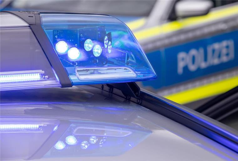 Polizei Brake sucht aggressiven Hundehalter Ein Blaulicht auf dem Dach eines Polizeifahrzeugs.
