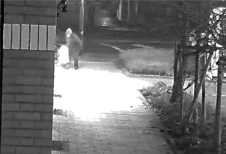 Explosion in Leherheide: Polizei bleibt bei Tätersuche am Ball Wer hat etwas von der Explosion am Leherheider Polizeirevier mibekommen und möglicherweise den Täter beobachtet?