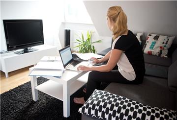 Wer kein eigenes Arbeitszimmer in der Wohnung hat, kann nur die Kosten für die Ausstattung des Heimbüros steuerlich geltend machen.