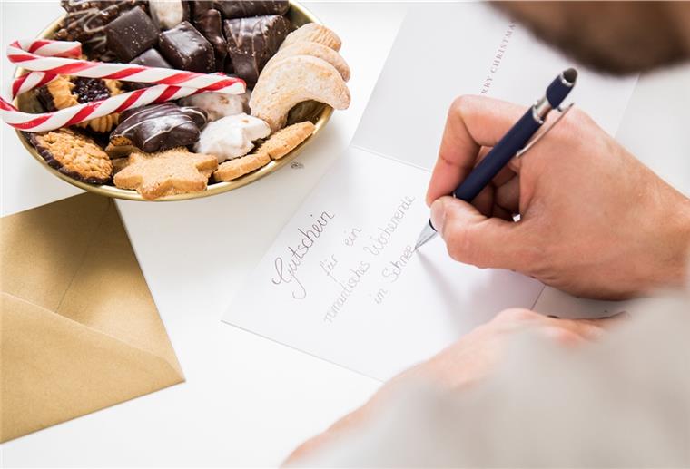 Besonderheiten in Corona-Zeiten: Gutschein-Ideen für Weihnachten Wer keinen Gutschein kauft, sondern ihn selber bastelt und dazu ein paar persönliche Zeilen schreibt, umgeht das Insolvenzrisiko.