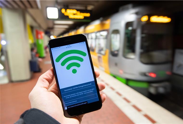 Ausbau von WLAN im Nahverkehr kommt langsam voran Wer mit Bus und Bahn durch Niedersachsen reist, kann unterwegs immer häufiger mit WLAN ins Internet gehen.