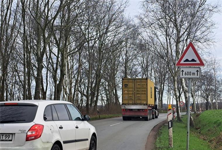 Lkw und Pkw Auf der Umleitung K48 Hagen / Uthlede