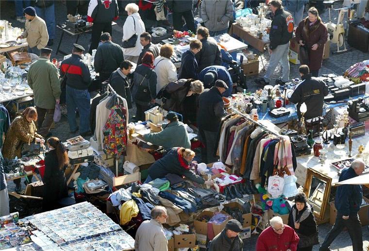 Abends noch auf den Flohmarkt? In Nordenham ist das bald möglich Wer nicht gerne früh aufsteht, hat in Nordenham die Chance, auch zu später Uhrzeit auf dem Flohmarkt noch ein Schnäppchen zu finden.