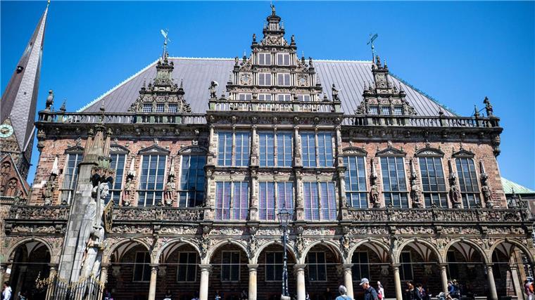 Bremer Senat im Umbruch - Bald zwei neue Gesichter Wer nimmt künftig an den Senatssitzungen im Bremer Rathaus teil? (Archivfoto)