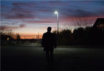 Wer noch draußen ist, wenn die Straßen dunkeln sind, könnte das Licht mit der App wieder anknipsen. 