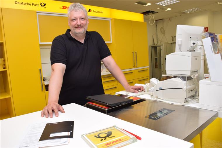 Nordenham: Neue Postagentur öffnet am Peterleeplatz Wer Post- oder Postbank-Angelegenheiten erledigen möchte, kann dies ab Mittwoch, 9.30 Uhr, am Peterleeplatz tun. Dort eröffnet der Burhaver Kaufmann Heinz-Peter Blohm ein Geschäft in der früheren Rossmann-Filiale.