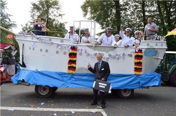 Wer schmeißt da nur mit Steuergledern um sich? Foto: Schmonsees