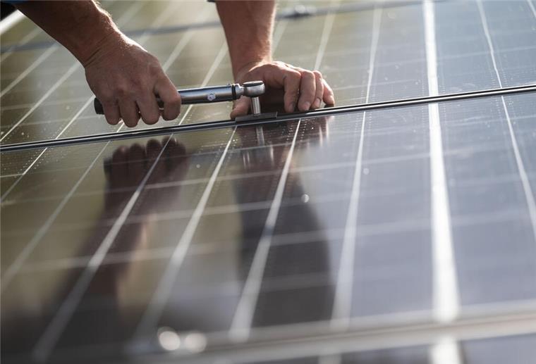 Photovoltaikanlage wird installiert