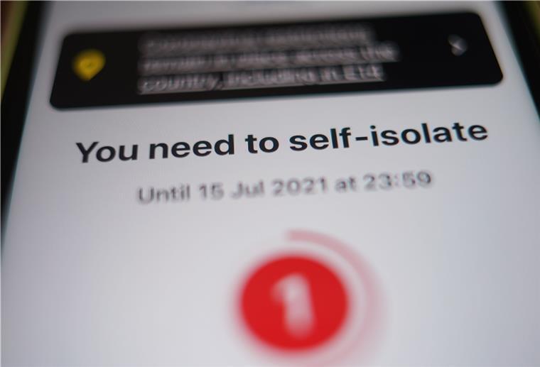 «Sie müssen in Quarantäne», meldet die Corona-App an einem Handy.