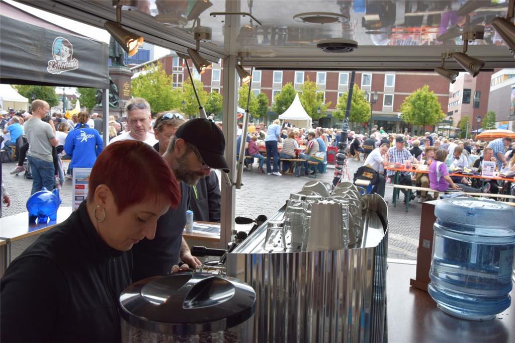 Wer sich seinen Kaffee nicht mitgebracht hatte, konnte sich beim Bürger-Brunch b...