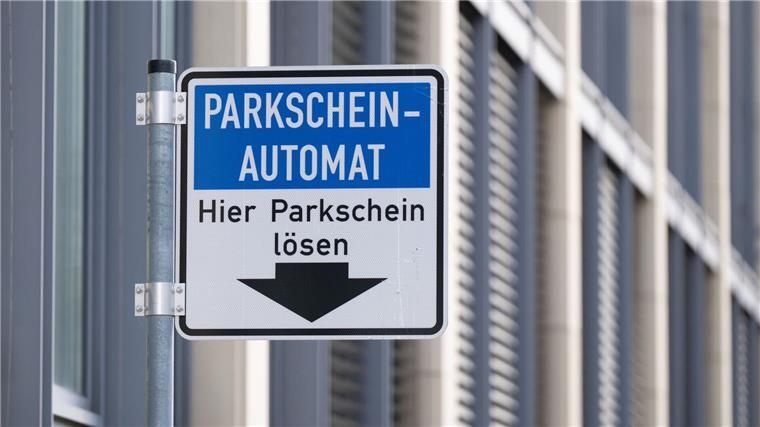 Niedersachsen bekommt digitale Knöllchen: Wie ihr künftig vom Strafzettel erfahrt Wer vergisst einen Parkschein zu lösen, bekommt in Niedersachsen künftig keinen handschriftlichen Zettel mehr. (Symbolbild)