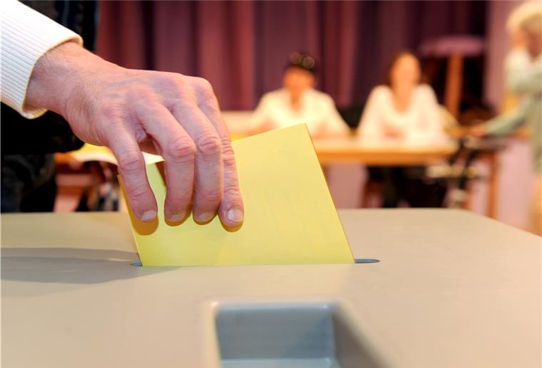 Stadland: Erste Kandidaten-Kür für Bürgermeister-Wahl Wer wird neuer Bürgermeister oder neue Bürgermeisterin der Gemeinde Stadland? Darüber entscheiden die Wähler am 12. September kommenden Jahres.