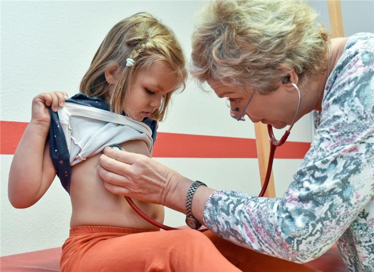 Zahl des Tages: 30 Werden schon bald wieder Kinder in der Ortschaft Langen von einem Kinderarzt untersucht werden? Die Zulassungskomission bei der Kassenärztlichen Vereinigung in Stade steht kurz vor einer Entscheidung.