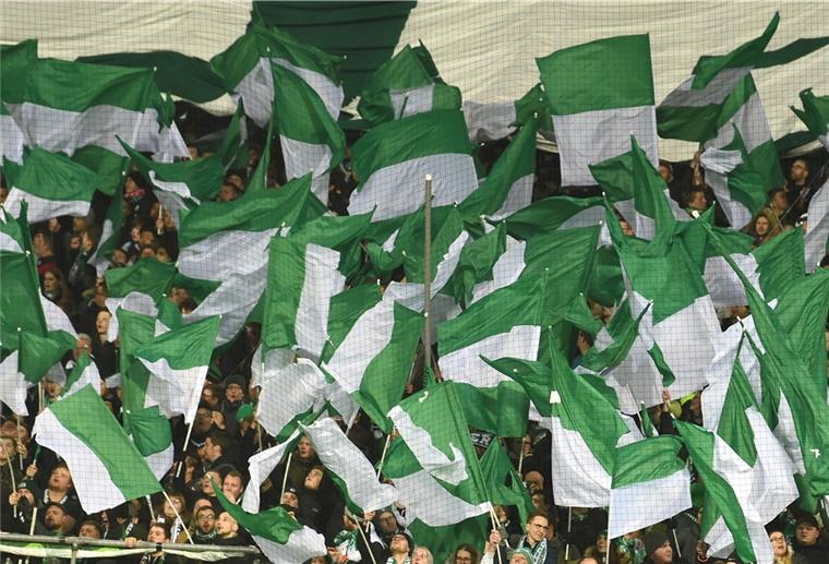 Bremer Politik „sehr skeptisch" bei DFL-Plänen zur Zuschauer-Rückkehr Werder Fans feuern ihr Team an.