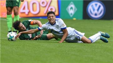 Werder hat sich gegen Schalke selbst ein Bein gestellt.
