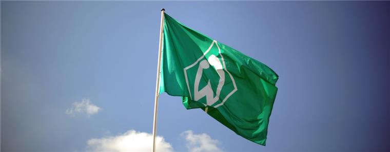 Jean-Manuel Mbom unterschreibt bei Werder seinen ersten Profi-Vertrag Werder hat wieder ein Talent an sich gebunden.