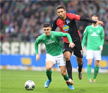 Werder kämpft ständig:  Milot Rashica (links)  verpasst nur knapp das 2:0.