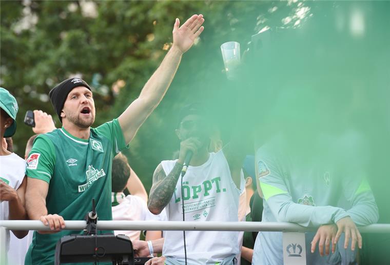 Stürmer Füllkrug verlängert Vertrag mit Werder Bremen Werder-Spieler Niclas Füllkrug hat seinen Vertrag beim Bundesliga-Aufsteiger verlängert.