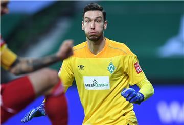 Werder-Torwart Jiri Pavlenka hofft, dass er trotz der Corona-Einschränkungen für sein Heimatland Tschechien spielen kann.