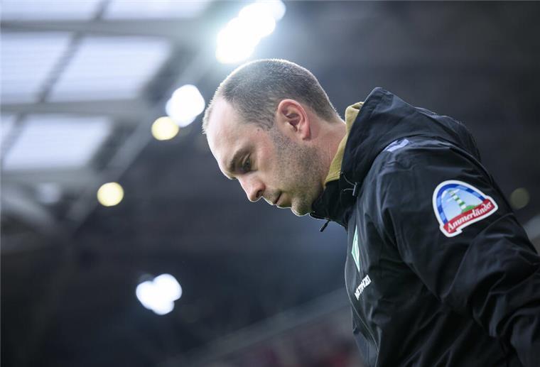Spätes Gegentor, großer Frust: Werder Bremen verliert in Freiburg Werder-Trainer Ole Werner ist nachdenklich.