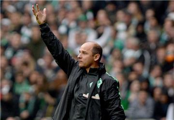 Werder-Trainer Viktor Skripnik sah wieder keinen Heimsieg. Gegen Darmstadt reichte es nur zu einem 2:2. Foto Hecker/dpa