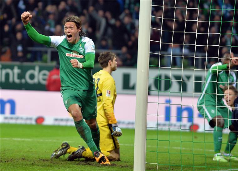 Skripnik: Werder steigt nicht ab Werders Däne Jannik Vestergaard jubelt über den 3:3-Ausgleichstreffer gegen Hertha BSC. Foto Jaspersen/dpa