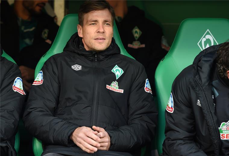 Werders Fritz wünscht sich mehr Bindung zwischen Fans und DFB-Elf Weserstadion: Werders Leiter der Profifußballabteilung, Clemens Fritz, sitzt auf der Bank.