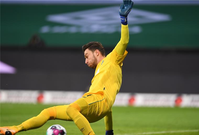 Werder spielt wie ein Abstiegskandidat Werders Torwart Jiri Pavlenka kann das 0:2 nicht verhindern.