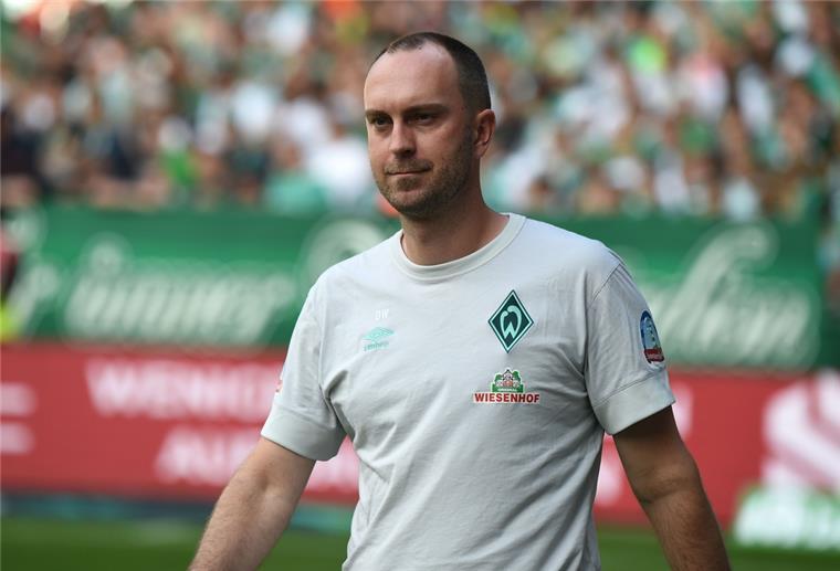 Bremen-Coach über schnelle Frankfurter: "Keine Kirmes-Truppe" Werders Trainer Ole Werner geht zum Interview.