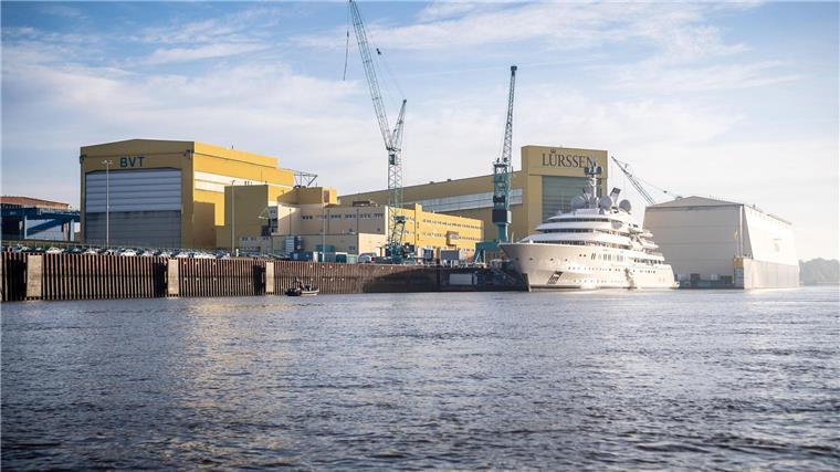 Schiffbaumesse beginnt - was die Branche beschäftigt Werften in Deutschland haben sich auf Hightech-Segmente spezialisiert wie den Jachtbau auf der Lürssen Werft. (Archivbild)