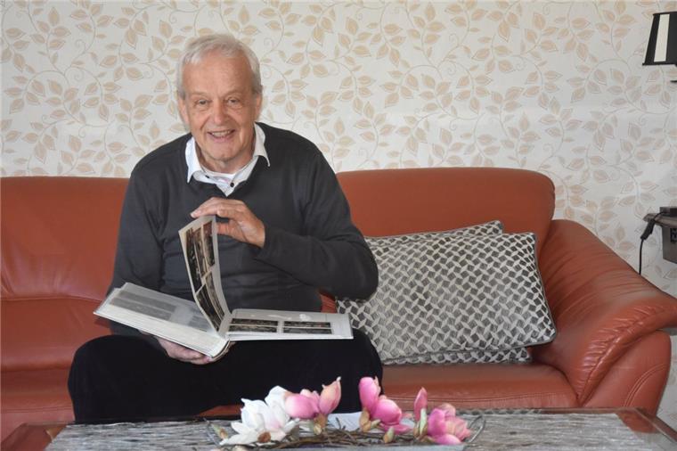 Kein Hasch, keine Prügeleien: Ex-DJ aus Sittensen erinnert sich Werner Klindworth schmunzelt, wenn er sich die Bilder von früher ansieht. Bis 1975 war er als Discjockey unterwegs und hat so manches erlebt. Dann entschied er sich für seine Familie.