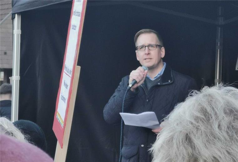 Demos gegen Rechtsextremismus zwischen Jade, Weser und Elbe: Die besten Bilder Wesermarsch-Landrat Stephan Siefken