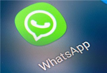 Auf dem Bildschirm eines Smartphones sieht man das Icon der App Whatsapp. WhatsApp ist bald nicht mehr kostenlos. Einige Features benötigen dann ein kostenpflichtiges Abo. 