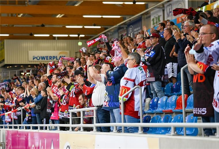 Wie beim swb-Energie-Cup sind auch für die Champions-League-Heimspiele der Fischtown Pinguins knapp 2900 Fans in der Eisarena zugelassen.