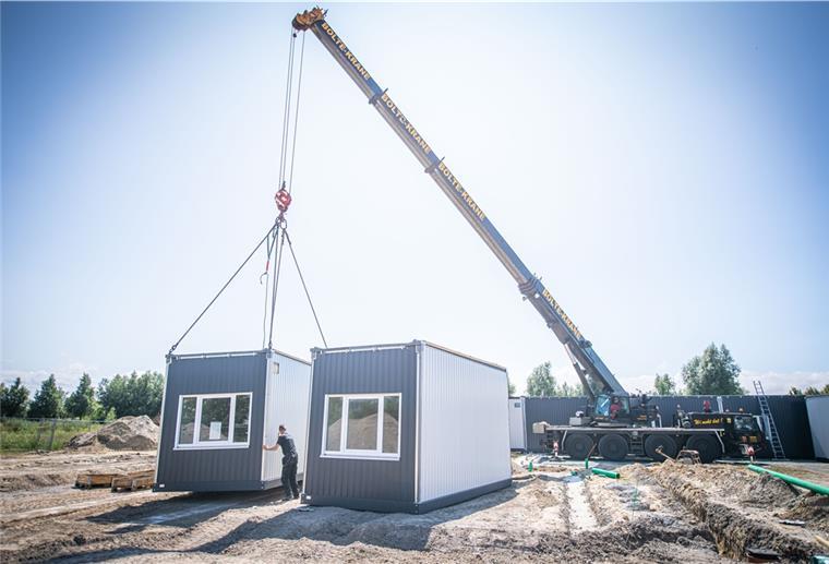 Tschüss Container! Bremerhaven bekommt drei neue Schulen Wie die Stäwog-Gruppe am Mittwoch mitteilte, sollen zusammen mit der BIS drei neue Schulen enstehen. Die bestehenden Container-Schulen (Bild) sollen so abgelöst werden. Archivfoto Scheer