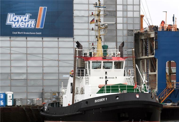 Lloyd Werft: Es geht um die Abfindungen Schlepper vor einem Dock