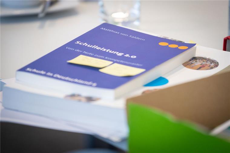 Bremerhaven: Eltern, Lehrer und Politik suchen Einigung bei Bildungsdebatte Wie gut ist unsere Bildung? Am Runden Tisch von NORD24 diskutierten darüber Schulleiter, Politik und Elternvertreter.