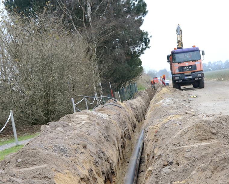 Loxstedt: Leitung für Abwasser muss erneuert werden Wie hier zwischen Loxstedt und Nesse muss 2020 die Druckrohrleitung von Hetthorn nach Nesse erneuert werden. Die heutige Leitung wurde 1970/71 aus Asbestzementrohren gebaut und ist sehr störanfällig