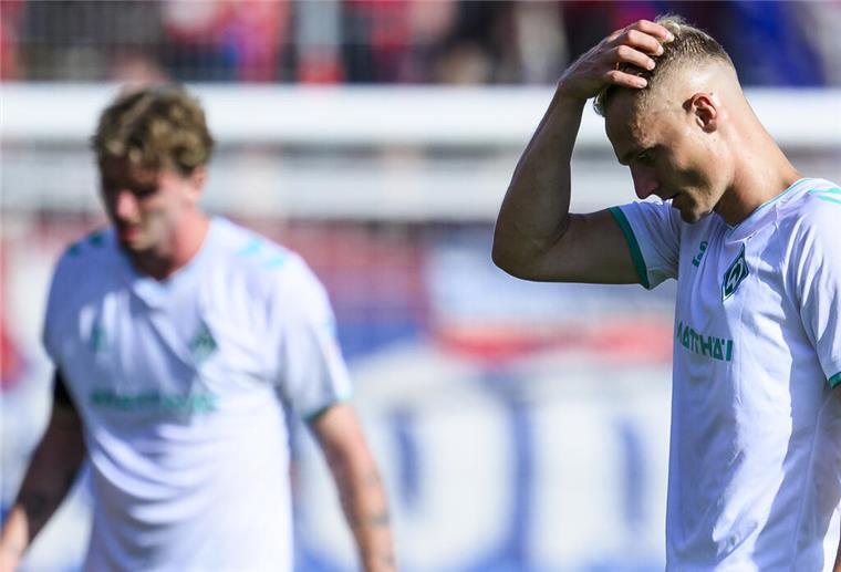 Heidenheimer mit Leidenschaft lassen Werder schlecht aussehen Wie kann das angehen? Bremens Nick Woltemade (links) und Amos Pieper sind ratlos.