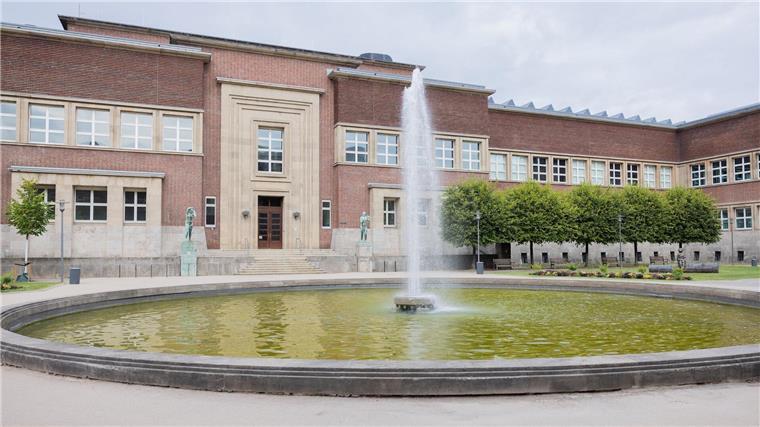 Wie der Duft zur Kunst kommt – Ausstellung in Düsseldorf Wie riecht der Wald, der Krieg oder der Weltraum? Das kann im Kunstpalast Düsseldorf erschnuppert werden. (Archivbild)